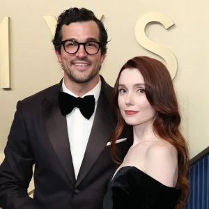 Paul Anthony Kelly: Esposa "radiante" com título de homem mais sexy