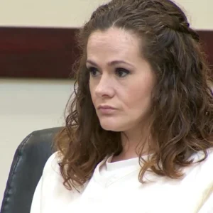 Christa Pike, que sobreviveu à execução, pede socorro à Justiça por isolamento em presídio