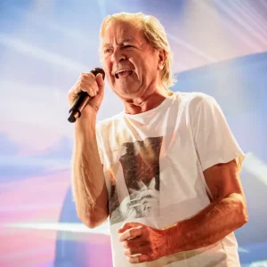 Emergência Médica de Ian Gillan, Vocalista do Deep Purple, Causa adiamento de shows na Alemanha