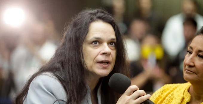 Janaina Paschoal quer derrubar proibição de verbas públicas para cultura religiosa em SP, veja os detalhes do projeto