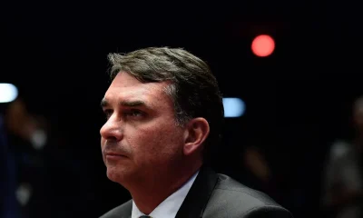 Flávio Bolsonaro: Do Quase Desmaio no Rio à Missão de 2026, a Trajetória Política do "Herdeiro" de Jair