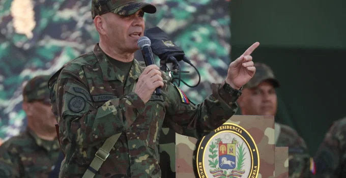 Venezuela: Maduro demite Ministro da Defesa Padrino López sob pressão dos EUA após captura do ex-ditador