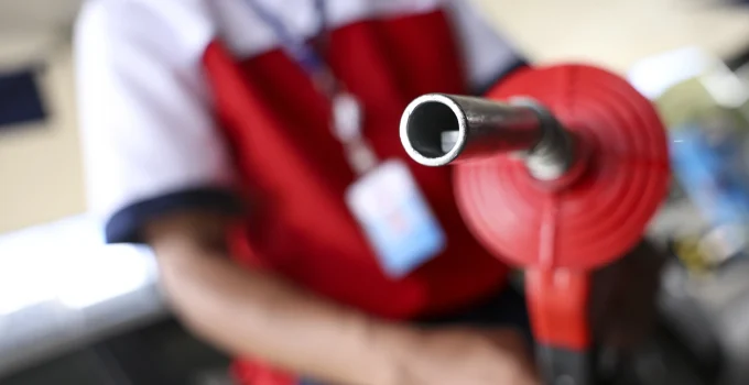 Governo lança ofensiva contra alta dos combustíveis: denúncias, Procons e R$ 3 bilhões em jogo