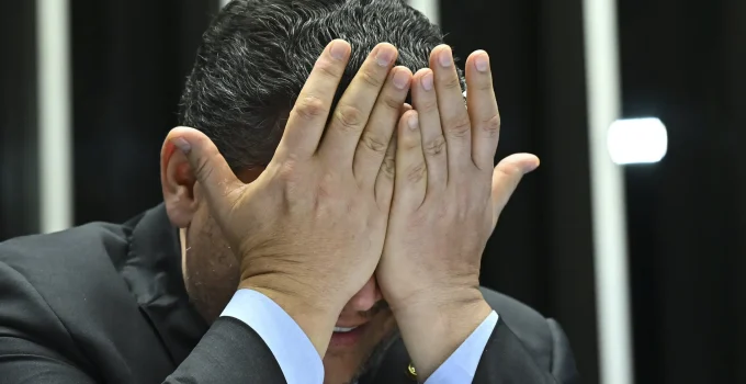 Alcolumbre Reage a Valdemar Costa Neto: "Estou Impossibilitado de Responder Ataques de Pessoas que Inventam Qualquer Coisa"