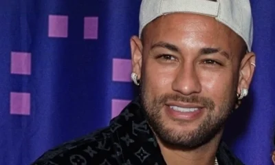 Neymar desmente boatos e revela maratona de pôquer online durante folga do Santos: "Fiquei em casa"