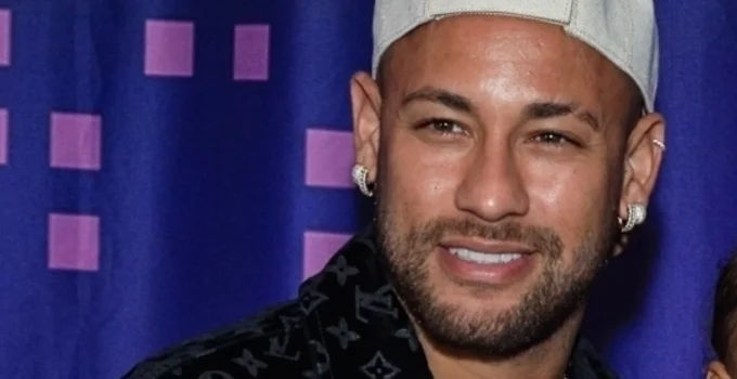 Neymar desmente boatos e revela maratona de pôquer online durante folga do Santos: "Fiquei em casa"