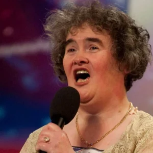 Susan Boyle Rejuvenesce e Surpreende Fãs com Novo Visual Aos 65 Anos: Veja a Transformação Chocante da Cantora
