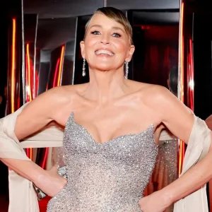 Sharon Stone revela o ator que a deixou sem ar em beijo icônico em Hollywood: "Meus sapatos caíram"