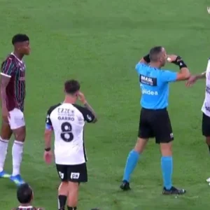 Especialista Revela Palavras de Allan do Corinthians Após Expulsão por Gesto Obsceno Contra o Fluminense: "Pega na Minha P*ca"