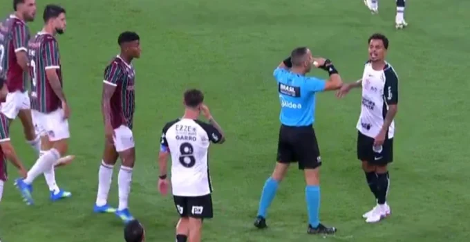 Especialista Revela Palavras de Allan do Corinthians Após Expulsão por Gesto Obsceno Contra o Fluminense: "Pega na Minha P*ca"