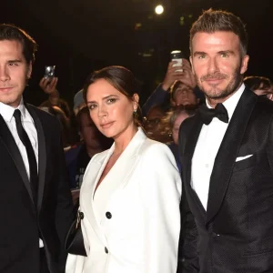Beckhams Tentam Reaproximação com Brooklyn: Condições Inusitadas e Drama Familiar Exposto