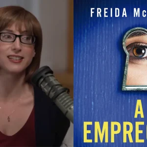 Autora de 'A Empregada' Revela Identidade Secreta: Médica de Distúrbios Cerebrais que Criou Império Literário