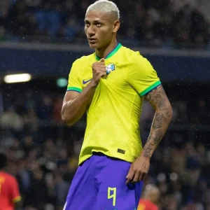 Richarlison revela depressão pós-Copa 2022: "Pensei em jogar o carro contra a parede"; jogador desabafa sobre saúde mental e superação