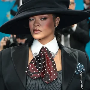 Rihanna Desmente Rumores de Nova Gravidez com Resposta Afiada nas Redes Sociais: "O bebê está conosco?"