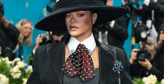 Rihanna Desmente Rumores de Nova Gravidez com Resposta Afiada nas Redes Sociais: "O bebê está conosco?"