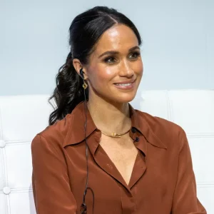 Meghan Markle se declara "a pessoa mais atacada do mundo" e expõe crueldade das redes sociais: "Indústria bilionária da crueldade"