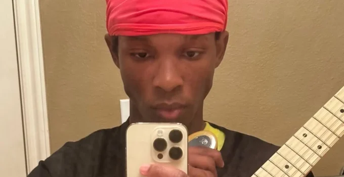 Cantor D4vd, estrela do TikTok, é preso em Los Angeles sob acusação de assassinato de adolescente de 14 anos