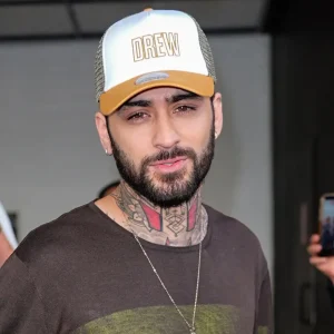 Zayn Malik internado no lançamento de "KONNAKOL", cantor surpreende fãs e atualiza estado de saúde: "inesperado"