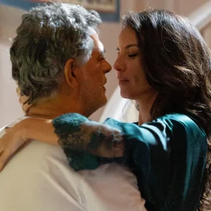 Três Graças: Zenilda e Rogério vivem primeira noite de amor após desabafo sobre traições