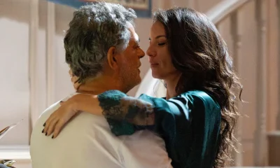 Três Graças: Zenilda e Rogério vivem primeira noite de amor após desabafo sobre traições