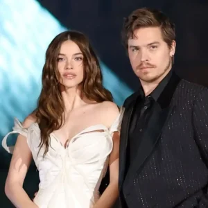 Dylan Sprouse e Barbara Palvin reagem com bom humor à tentativa de invasão em sua casa; "Lidamos com trauma com piadas"