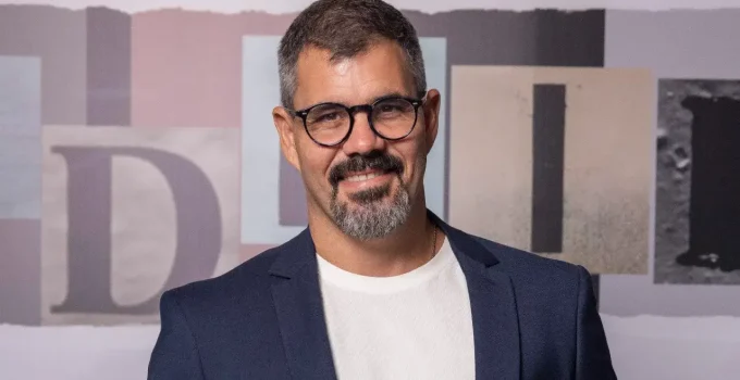 Juliano Cazarré lança "maior encontro de homens do Brasil" e gera polêmica com críticas de atrizes famosas