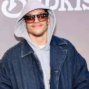 Pete Davidson se Arrepende de Remover Tatuagens e Faz Nova Homenagem Surpreendente à Filha; Valor Gasto é de R$1 Milhão