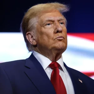 Trump Reage a Teorias de Conspiração Sobre Atentado em Jantar e Explica Demora em Deixar o Salão