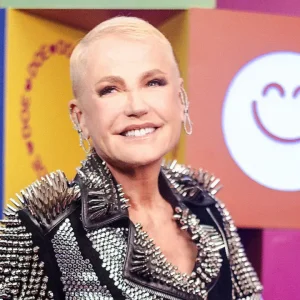 Xuxa revela resultado de transplante capilar e defende visual de cabelo curto