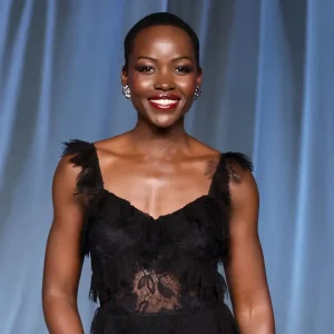 Lupita Nyong'o rebate ataques racistas após ser escalada como Helena de Troia