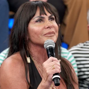 Gretchen cogita raspar cabelo por alopecia e revela nova cirurgia íntima