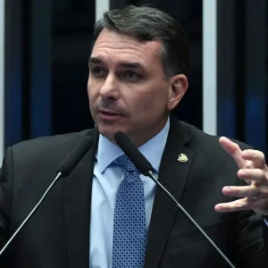Jurista choca ao afirmar: Casa Branca tem candidato à Presidência do Brasil e é Flávio Bolsonaro