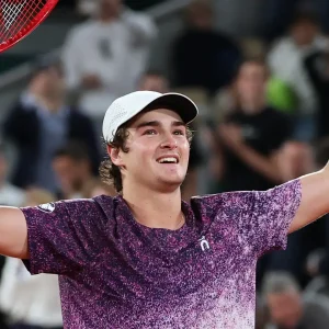 João Fonseca fatura milhões mesmo após eliminação em Roland Garros