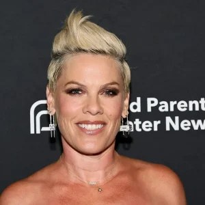 P!nk: A Diva do Pop Realiza Sonhos de Infância ao Apresentar o Tony Awards e Celebrar o Teatro Musical