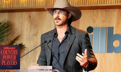 Riley Green Recebe o Hitmaker Award de Clint Black em Evento da Country Power Players 2026: Um Marco na Carreira Musical