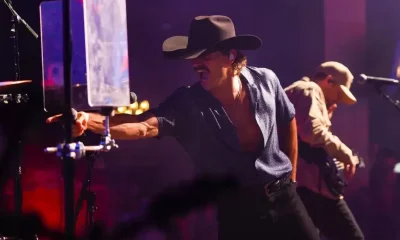 Tucker Wetmore Incendeia o Palco do Billboard Country Live com Energia Contagiante e Hits Marcantes
