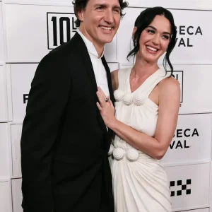 Katy Perry e Justin Trudeau: Romance em Nova York! Casal troca carinhos em estreia no tapete vermelho do Festival de Tribeca