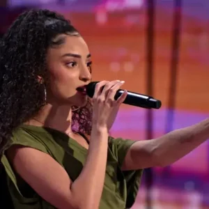 Lara D Choca Júri do 'America's Got Talent' com Voz Poderosa e Conquista Golden Buzzer de Sofia Vergara