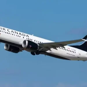 Piloto da Air Canada é preso após 17 anos com licença falsa; polícia compara caso a filme