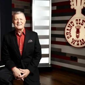 Bill Cody, a Voz Icônica do Rádio Country e Mestre de Cerimônias do Grand Ole Opry, Morre Aos 67 Anos