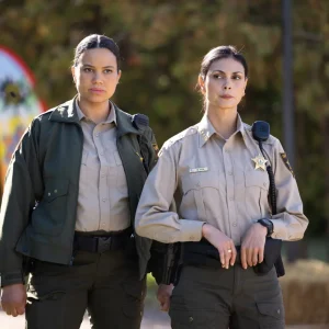 Michele Weaver de 'Sheriff Country' Revela Truques para Esconder Gravidez na 1ª Temporada: 'Escondendo Minha Barriga'