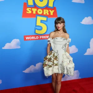 Taylor Swift revela momento emocionante em "Toy Story 5" que a fez chorar: "Quebrou meu coração"
