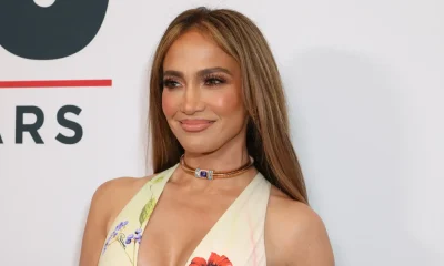 Look de Verão de Jennifer Lopez: Vestido Xadrez de R$ 200 Vira Sensação na Amazon e Sai por Apenas R$ 40