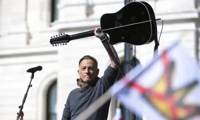 Bruce Springsteen faz as pazes com Bono no Tribeca, pede desculpas e canta com Patti Smith