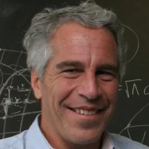 Colega de cela de Epstein revela bilhete alarmante e supostas tentativas de suicídio
