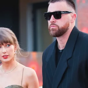 Taylor Swift compõe música secreta para Travis Kelce e planeja lançamento surpreendente no casamento