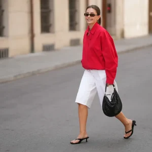 Mulheres Ricas Amam Nova Tendência Inesperada de Sapatos Que Eleva Qualquer Look – E Não é Caro!