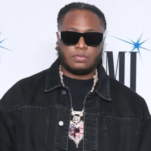 Família de Tay Keith, produtor de "Sicko Mode", lamenta a perda do "Gênio Criativo" e "Força Cultural": "Fonte de Amor, Força e Alegria"
