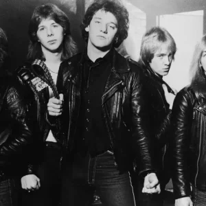 Iron Maiden Proíbe Celulares em Área VIP em Paris para Gravação Histórica de Filme da "Run For Your Lives Tour"