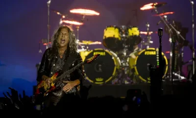 Kirk Hammett do Metallica cai no público em Dublin durante "Seek & Destroy" e faz piada: "Slip & Destroy"